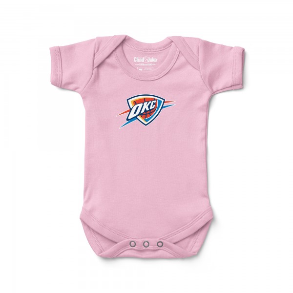 Newborn & Малышам Oklahoma City Thunder Chad & Jake Pink Primary Logo Bodysuit