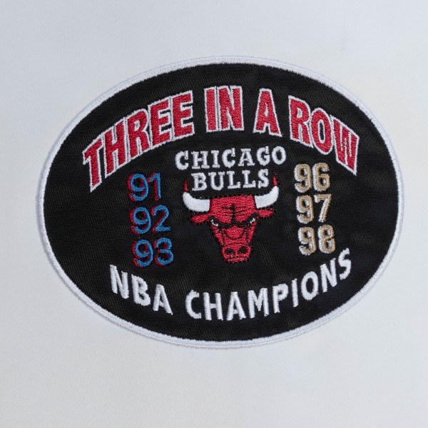 Бомбер Chicago Bulls Mitchell & Ness City Collection Lightweight Satin - White