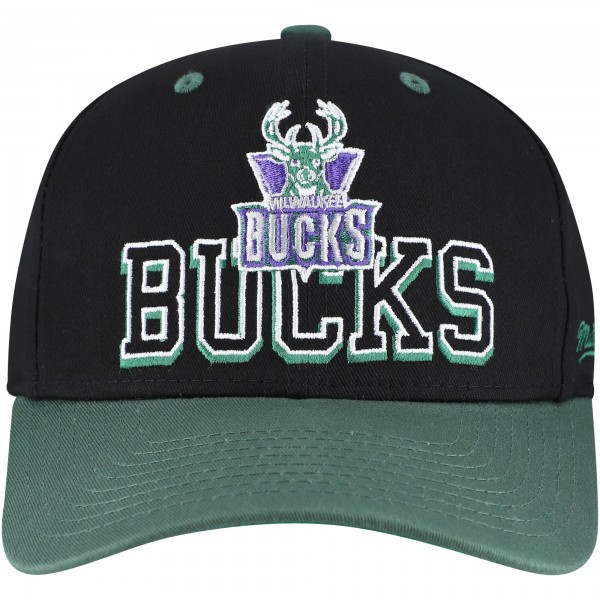 Бейсболка Milwaukee Bucks Mitchell & Ness Black/Hunter Green Backside Script Two-Tone Pro Crown