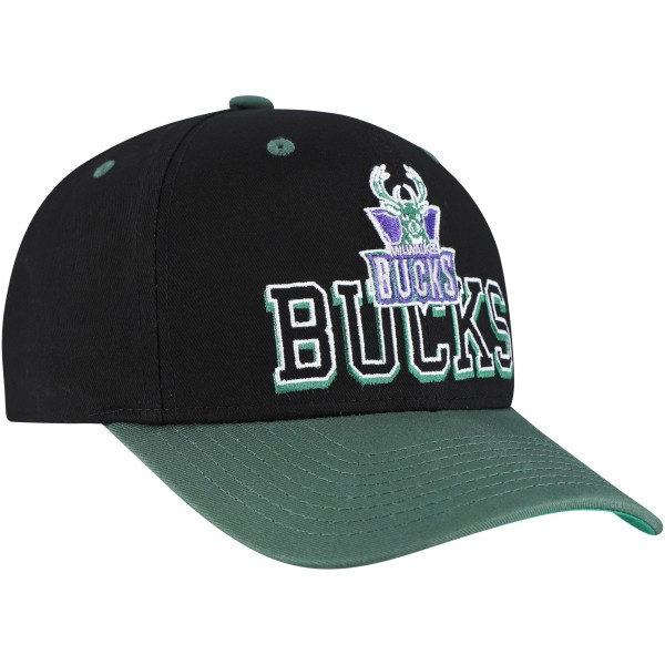 Бейсболка Milwaukee Bucks Mitchell & Ness Black/Hunter Green Backside Script Two-Tone Pro Crown