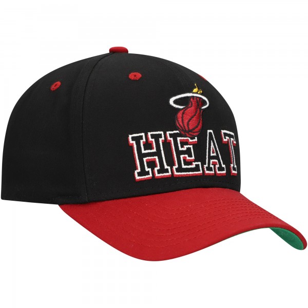Бейсболка Miami Heat Mitchell & Ness Black/Red Backside Script Two-Tone Pro Crown