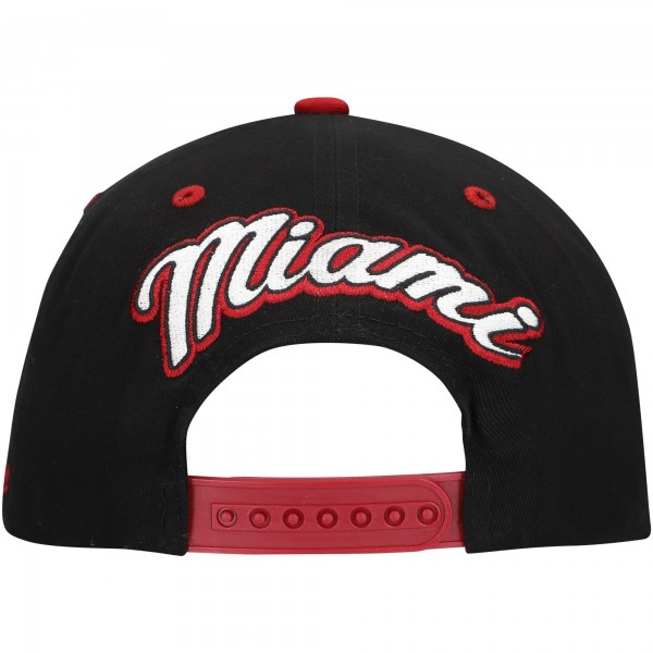 Бейсболка Miami Heat Mitchell & Ness Black/Red Backside Script Two-Tone Pro Crown