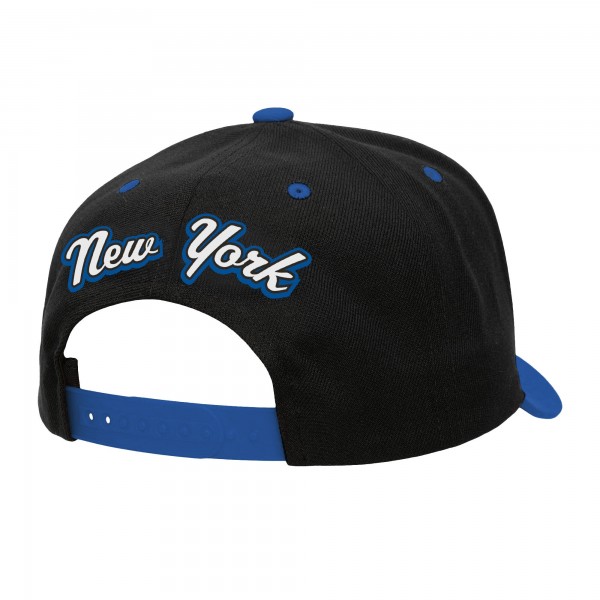 Бейсболка New York Knicks Mitchell & Ness Black/Blue Backside Script 2-Tone Pro Crown