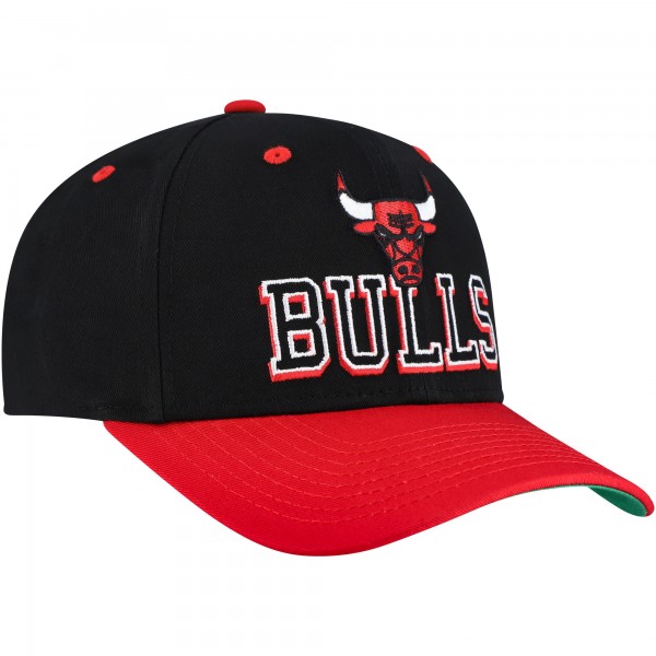 Бейсболка Chicago Bulls Mitchell & Ness Black/Red Backside Script 2-Tone Pro Crown
