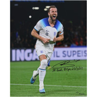 Фото с автографом Harry Kane England National Team Fanatics Authentic 16 x 20 White Jersey Celebrating 54th Goal with Multiple Inscriptions - Limited Edition of 23