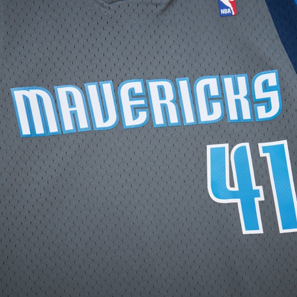 Игровая форма Dirk Nowitzki Dallas Mavericks Mitchell & Ness 2003/04 Hardwood Classics Swingman - Gray