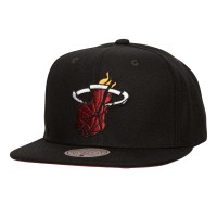 Бейсболка Miami Heat Mitchell & Ness Black Shattered