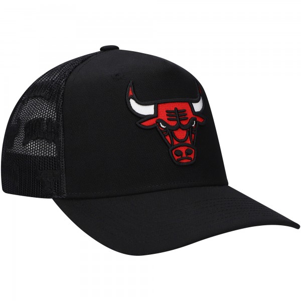 Бейсболка Chicago Bulls Mitchell & Ness Monogram Allover Logo Mesh Trucker - Black