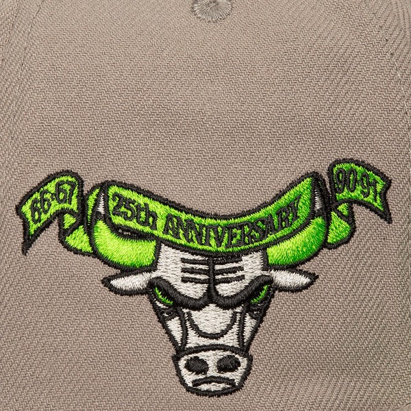 Бейсболка Chicago Bulls Mitchell & Ness Core V - Gray/Neon Green