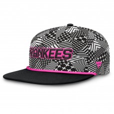 New York Yankees Fanatics Black Lets Glow Moon Shot Snapback Hat