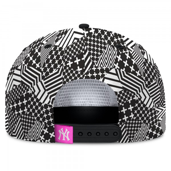 New York Yankees Fanatics Black Lets Glow Moon Shot Snapback Hat