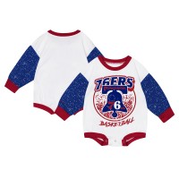 Малышам Philadelphia 76ers Mitchell & Ness White Hardwood Classics Posterboard Oversize Long Sleeve Bodysuit