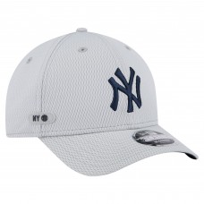 Бейсболка New York Yankees New Era Gray 2025 MLB Clubhouse 9FORTY M-Crown