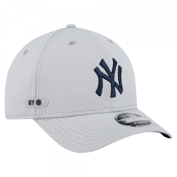 Бейсболка New York Yankees New Era Gray 2025 MLB Clubhouse 9FORTY M-Crown