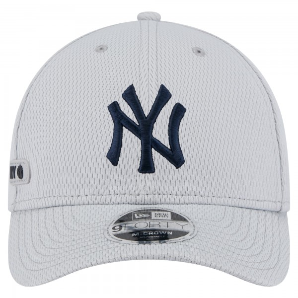 Бейсболка New York Yankees New Era Gray 2025 MLB Clubhouse 9FORTY M-Crown