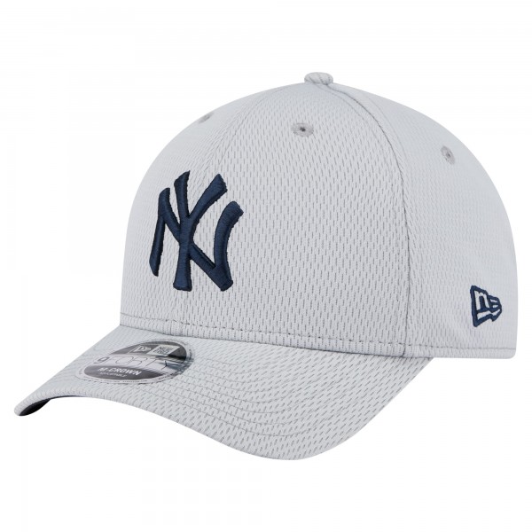 Бейсболка New York Yankees New Era Gray 2025 MLB Clubhouse 9FORTY M-Crown