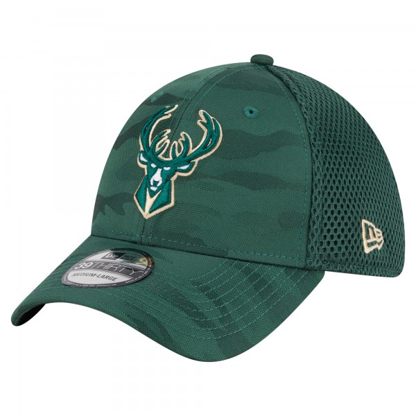 Бейсболка Milwaukee Bucks New Era Hunter Green Subtle Camo 39THIRTY