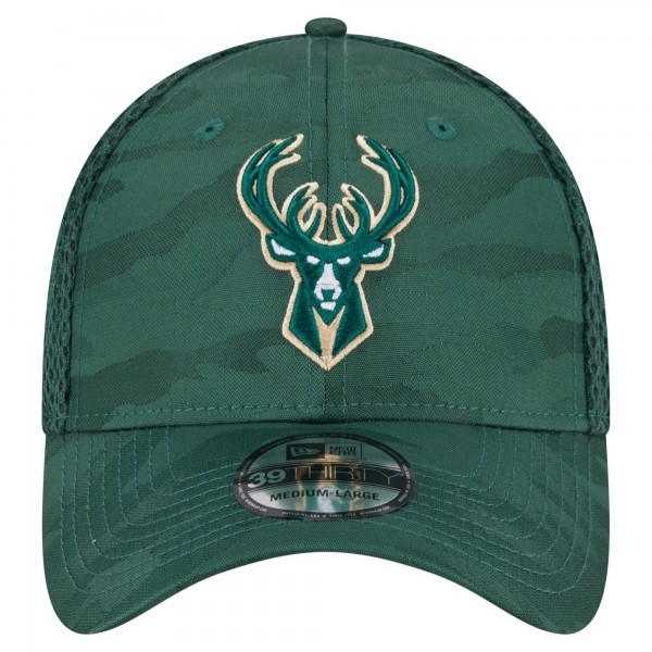 Бейсболка Milwaukee Bucks New Era Hunter Green Subtle Camo 39THIRTY