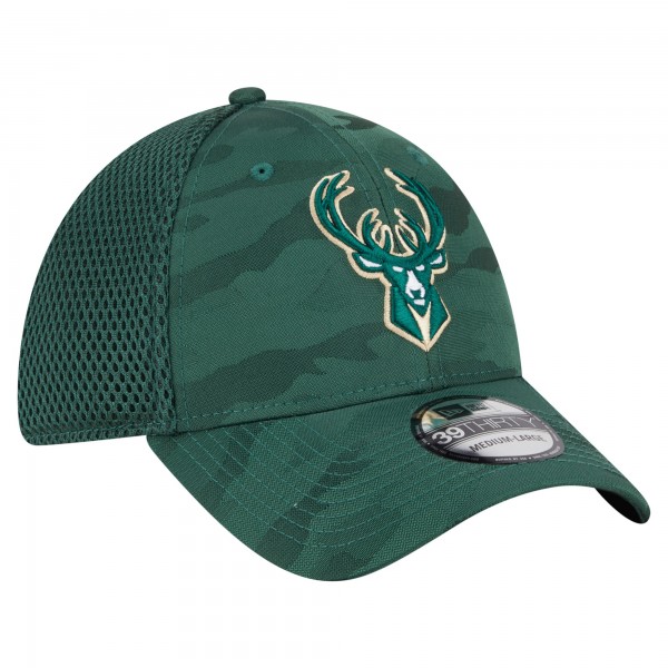 Бейсболка Milwaukee Bucks New Era Hunter Green Subtle Camo 39THIRTY