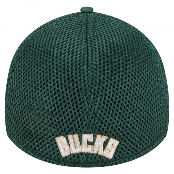 Бейсболка Milwaukee Bucks New Era Hunter Green Subtle Camo 39THIRTY