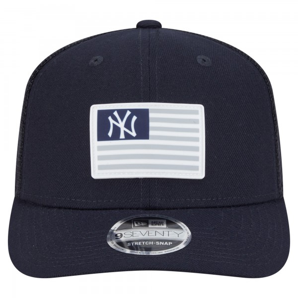 Бейсболка New York Yankees New Era Navy Flag 9SEVENTY Stretch-Snap