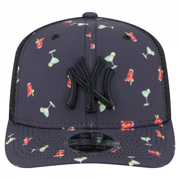 Бейсболка New York Yankees New Era Black Adventure Drinks Pattern 9SEVENTY Stretch-Snap