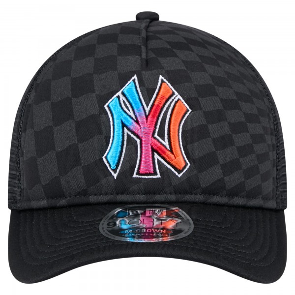Бейсболка New York Yankees New Era Black Gradient 9FORTY A-Frame M-Crown Trucker