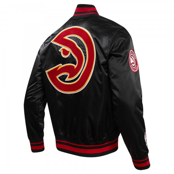 Бомбер Atlanta Hawks Pro Standard  Retro Classic Satin - Black
