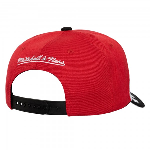 Бейсболка Chicago Bulls Mitchell & Ness Red/Black Underarch Two-Tone Pro Crown