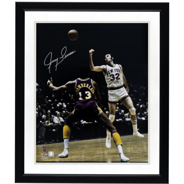 Фото с автографом Jerry Lucas New York Knicks Fanatics Authentic 16 x 20 Passing vs. Los Angeles Lakers