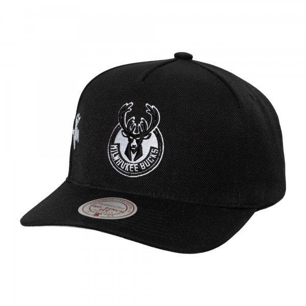 Бейсболка Milwaukee Bucks Mitchell & Ness Black Born To Win Pro Crown