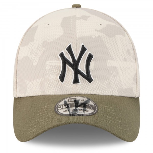 Бейсболка New York Yankees New Era Light Beige/Olive 2025 Armed Forces Day 39THIRTY