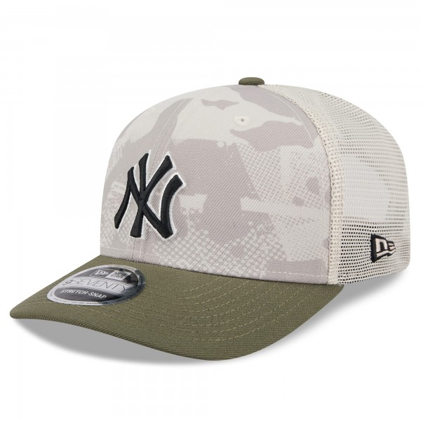 Бейсболка New York Yankees New Era Light Beige/Olive 2025 Armed Forces Day 9SEVENTY Stretch-Snap