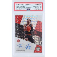 Trae Young Atlanta Hawks Autographed 2019-20 Panini Mosaic #AM-TYG PSA Authenticated 10/10 Card