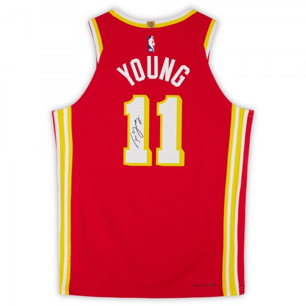 Игровая джерси Trae Young Atlanta Hawks Autographed Fanatics Authentic Red Nike Icon Edition Authentic