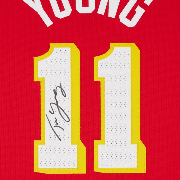Игровая джерси Trae Young Atlanta Hawks Autographed Fanatics Authentic Red Nike Icon Edition Authentic