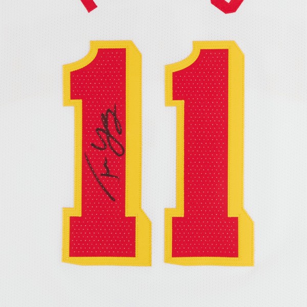 Игровая джерси Trae Young Atlanta Hawks Autographed Fanatics Authentic White Nike Association Edition Authentic