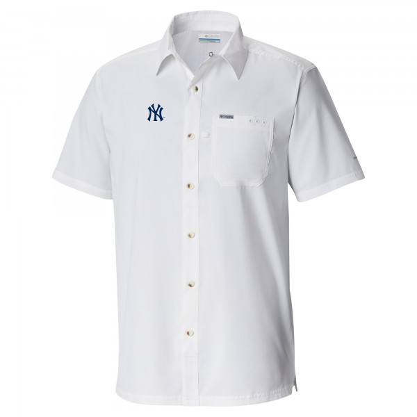 New York Yankees Columbia White Slack Tide Omni-Wick Button-Up Camp Shirt