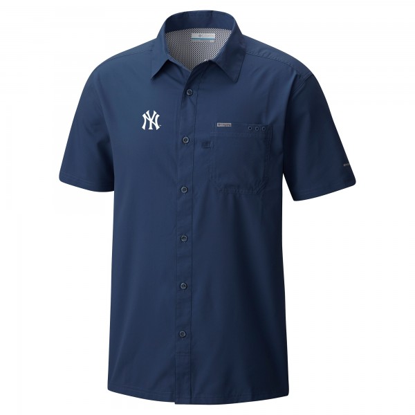New York Yankees Columbia Navy Slack Tide Omni-Wick Button-Up Camp Shirt