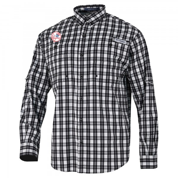 New York Yankees Columbia Black Super Slack Tide Omni-Wick Button-Up Shirt