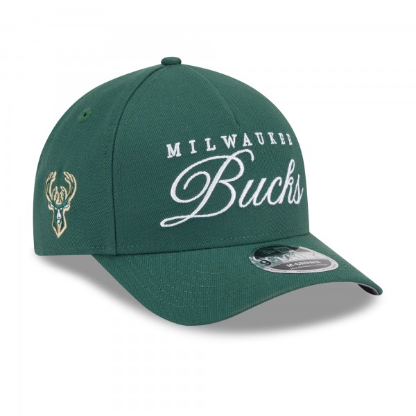 Бейсболка Milwaukee Bucks New Era Hunter Green 2025 NBA Draft M-Crown A-Frame 9FORTY