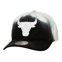 Бейсболка Chicago Bulls Mitchell & Ness Black/White Dip Dye Pro Crown