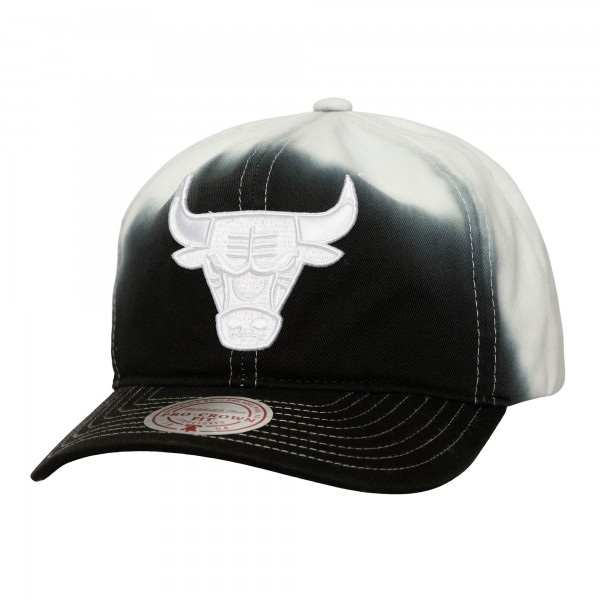 Бейсболка Chicago Bulls Mitchell & Ness Black/White Dip Dye Pro Crown