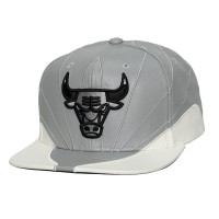 Бейсболка Chicago Bulls Mitchell & Ness Gray/White Day 12 Two-Tone Faux Leather