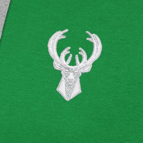 Milwaukee Bucks Antigua Kelly Green St. Patricks Day Victory Raglan Pullover Hoodie