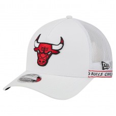 Бейсболка Chicago Bulls New Era White Featherweight Team Tape 9FORTY M-Crown A-Frame