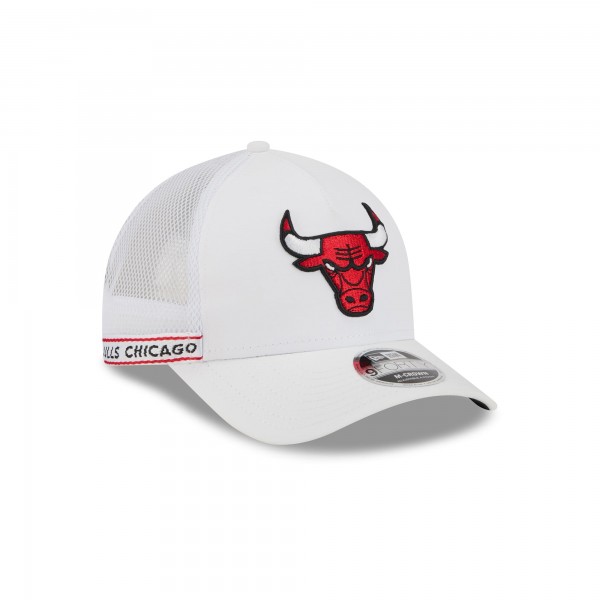 Бейсболка Chicago Bulls New Era White Featherweight Team Tape 9FORTY M-Crown A-Frame