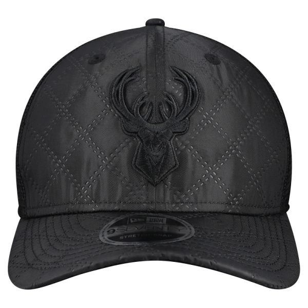 Бейсболка Milwaukee Bucks New Era Black Quilted 9SEVENTY Trucker