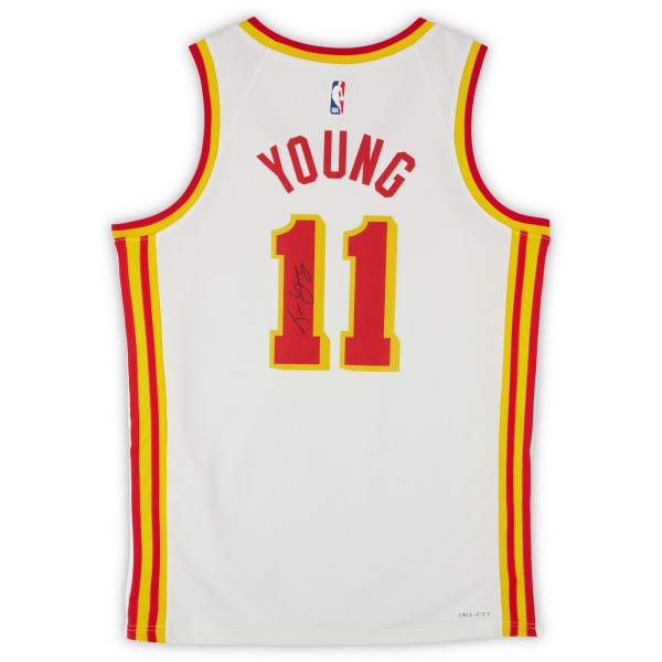 Игровая джерси Trae Young Atlanta Hawks Autographed Fanatics Authentic White Nike Association Edition Swingman
