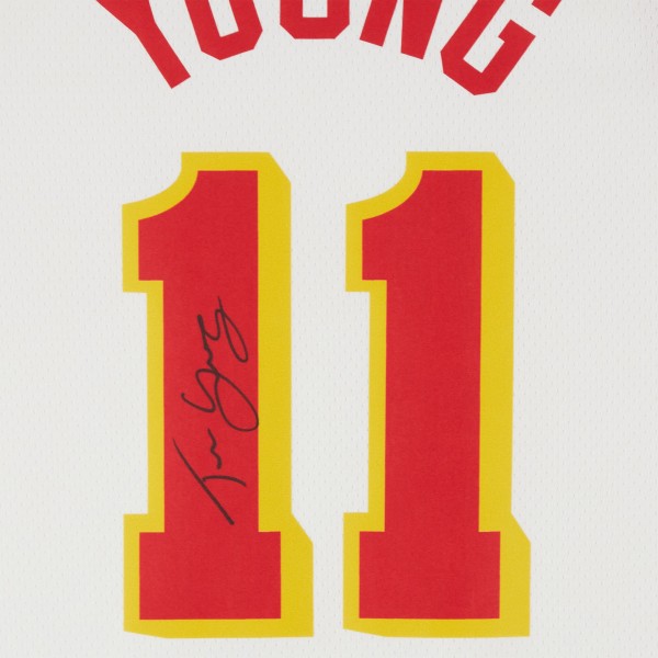 Игровая джерси Trae Young Atlanta Hawks Autographed Fanatics Authentic White Nike Association Edition Swingman